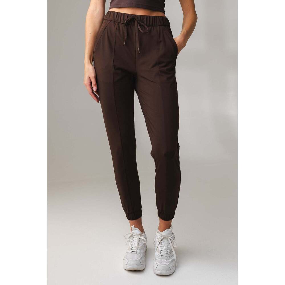 NWT Vitality Nomad Jogger - Espresso Size 3XL
NEVER WORN!
Just didn’t fit